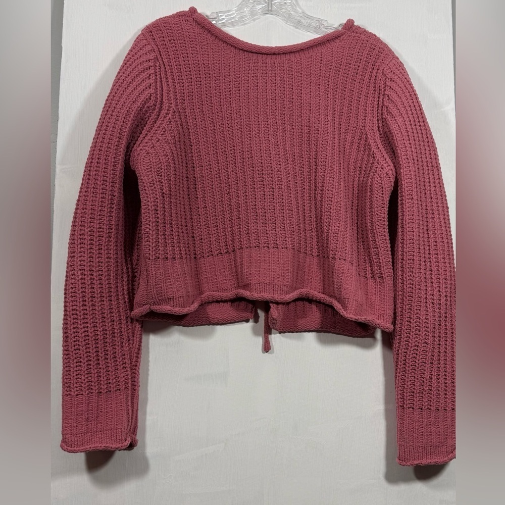 Cable knit V-Neck Sweater with Tie Detail - Picture 4 of 11